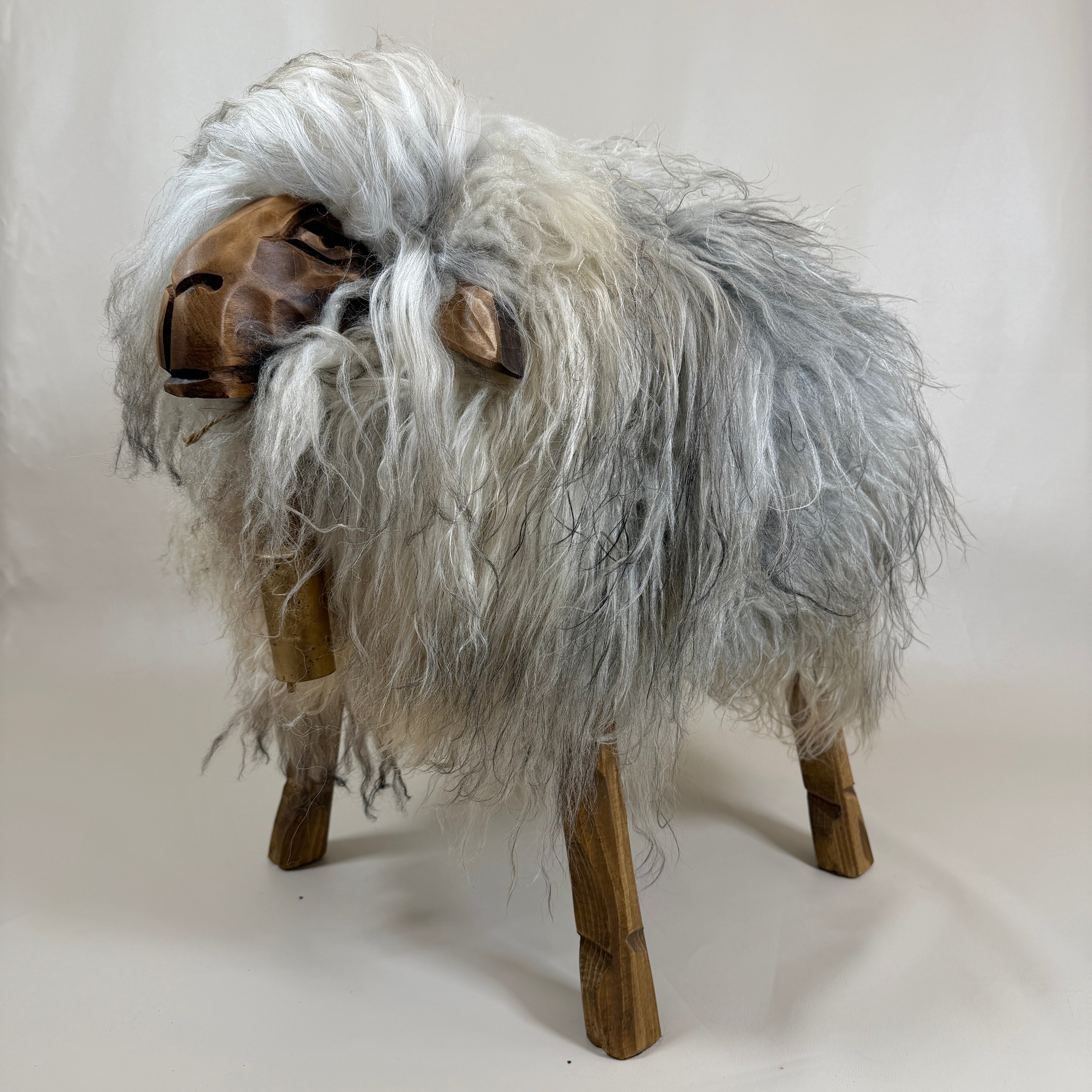 Schafhocker absolutes Einzelstück »Hermine« das wilde Madl Locki limited