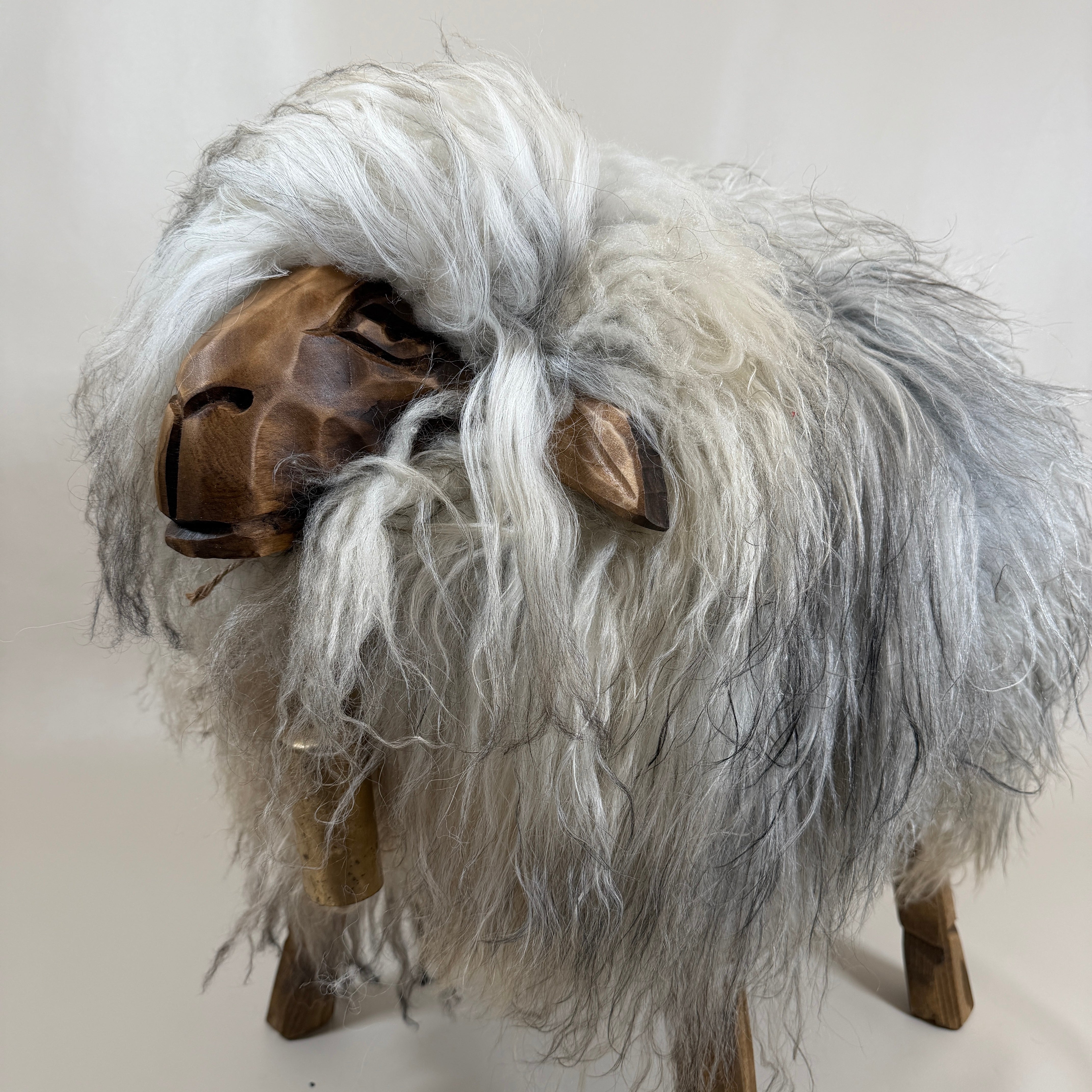 Schafhocker absolutes Einzelstück »Hermine« das wilde Madl Locki limited