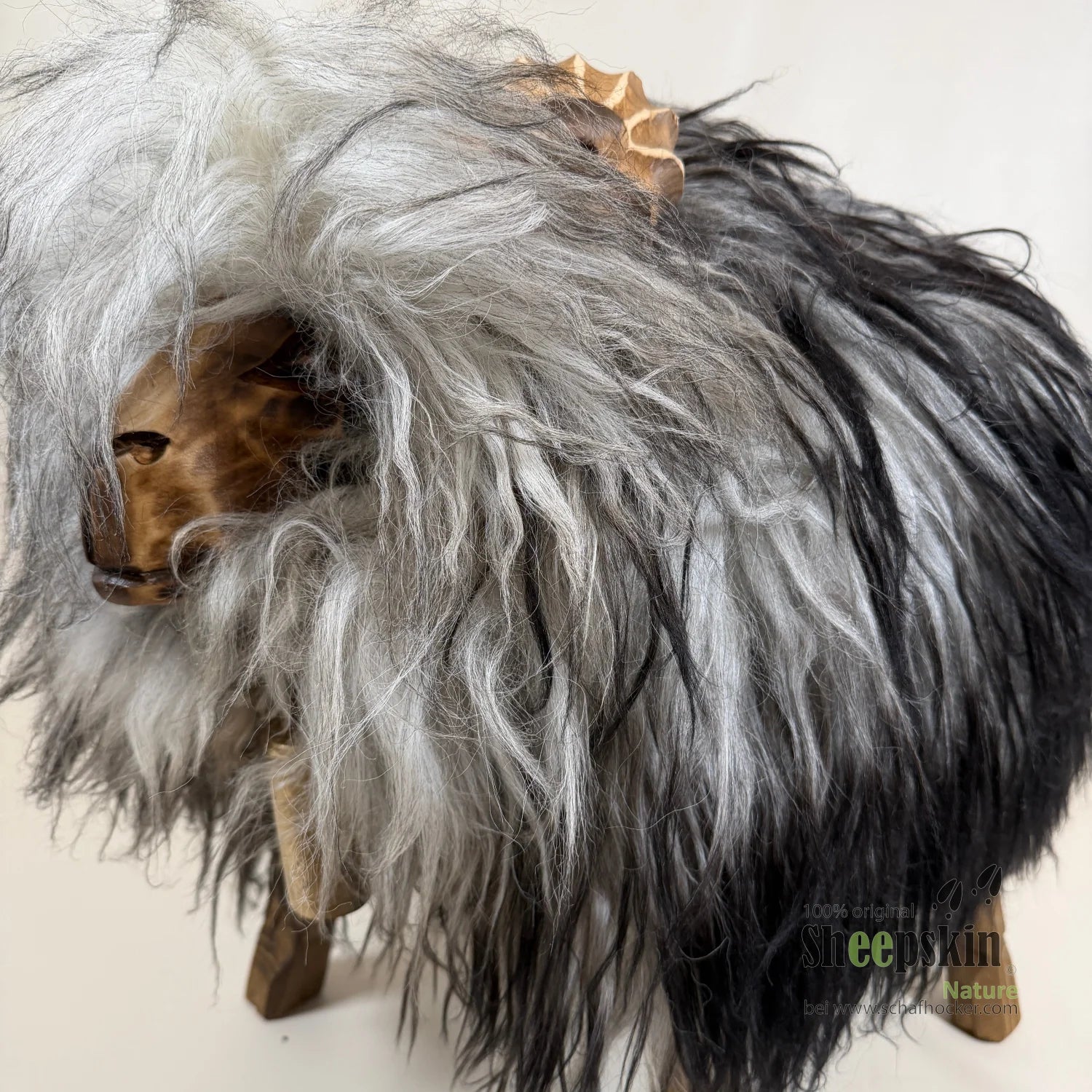 absolutes Einzelstück Schafhocker Bua »Aramis« locki