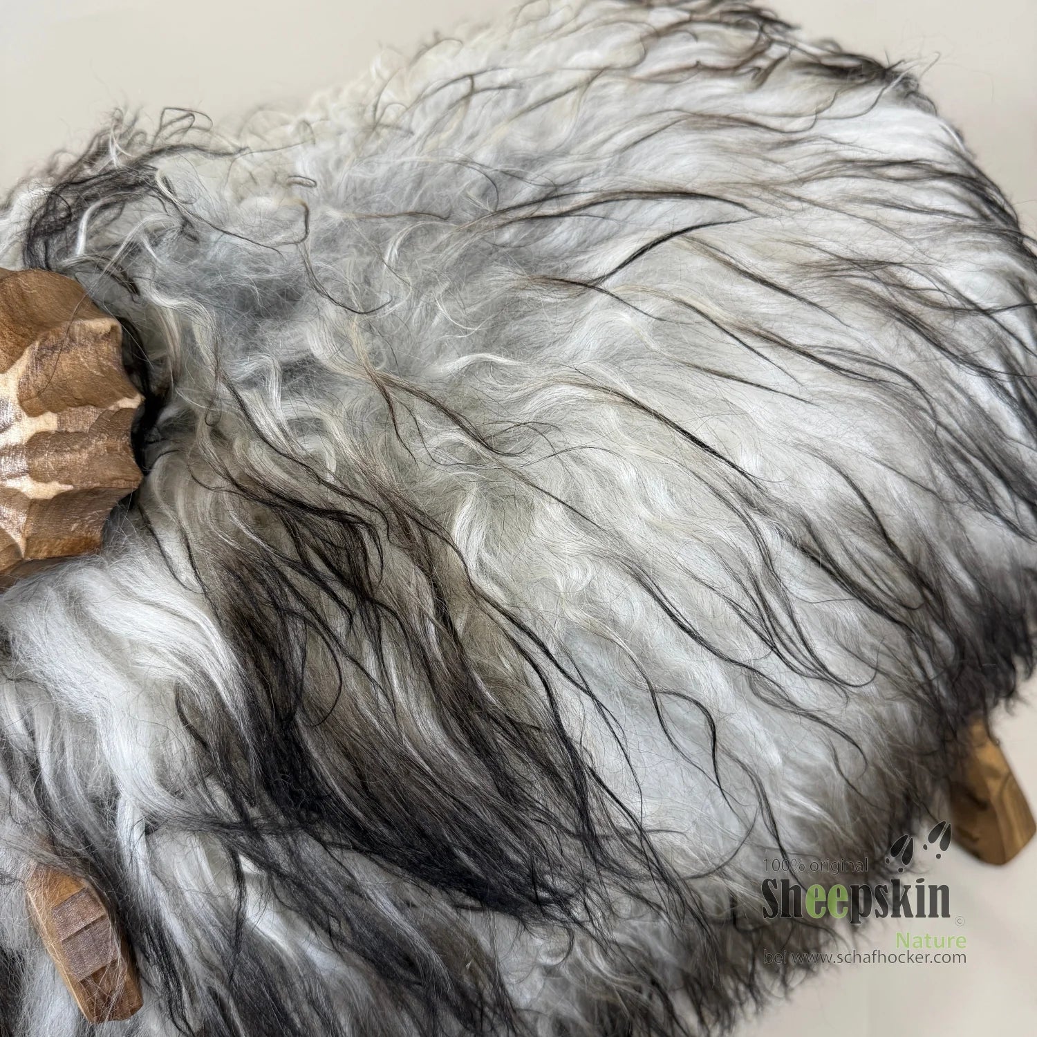 absolutes Einzelstück Schafhocker Bua »Porthos« locki