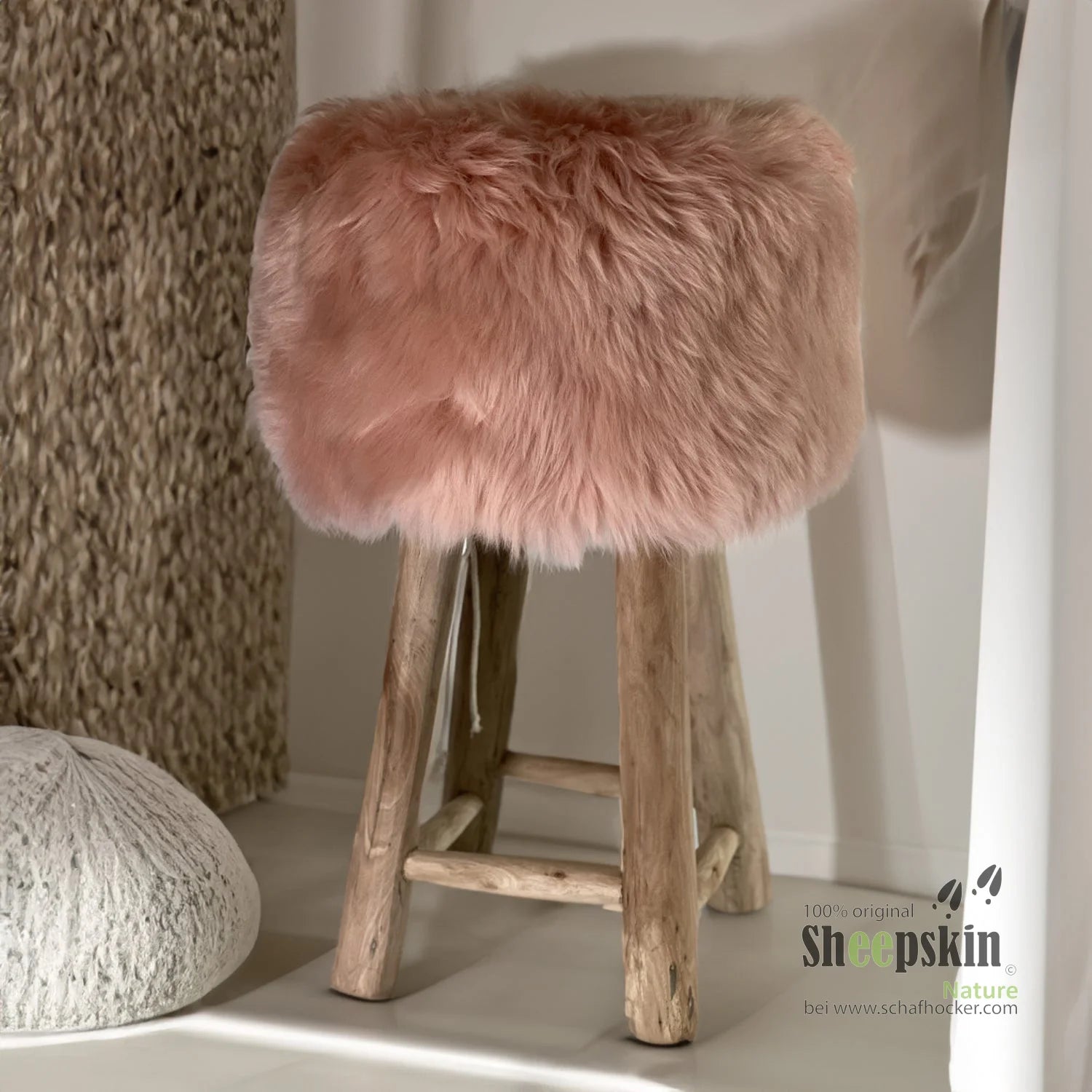 Fellhocker Barhocker rund ’rosa’ Designer Tierhocker