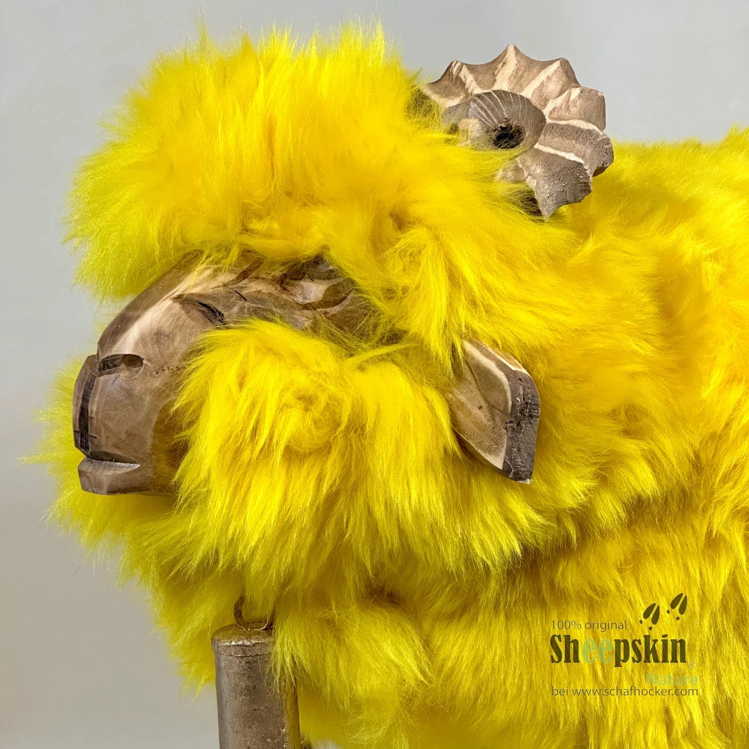 Schafhocker Sunny der fröhliche Bua gelb Hocker Designer