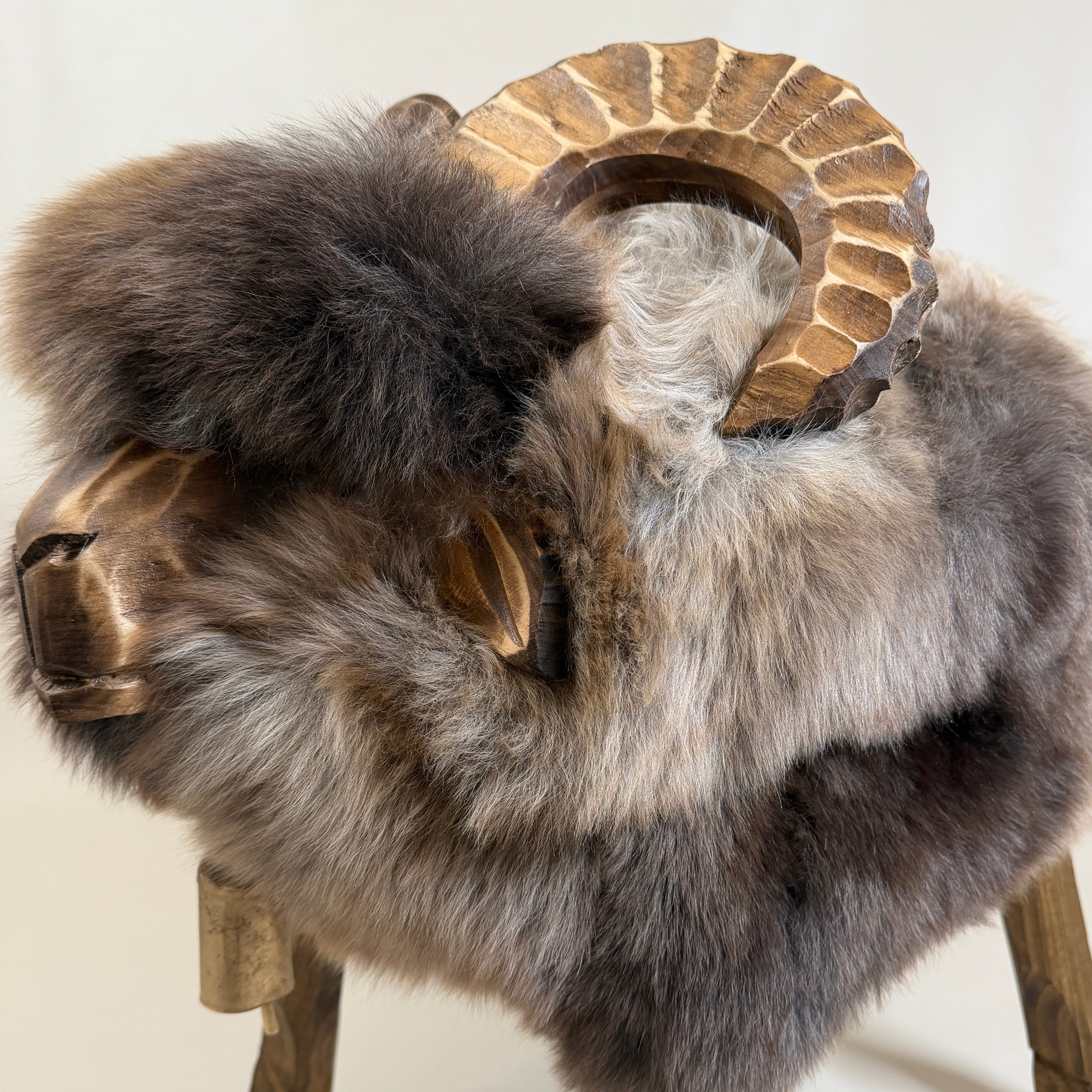 Premium Design Schafhocker Mufflon »Roy« limited Tierhocker