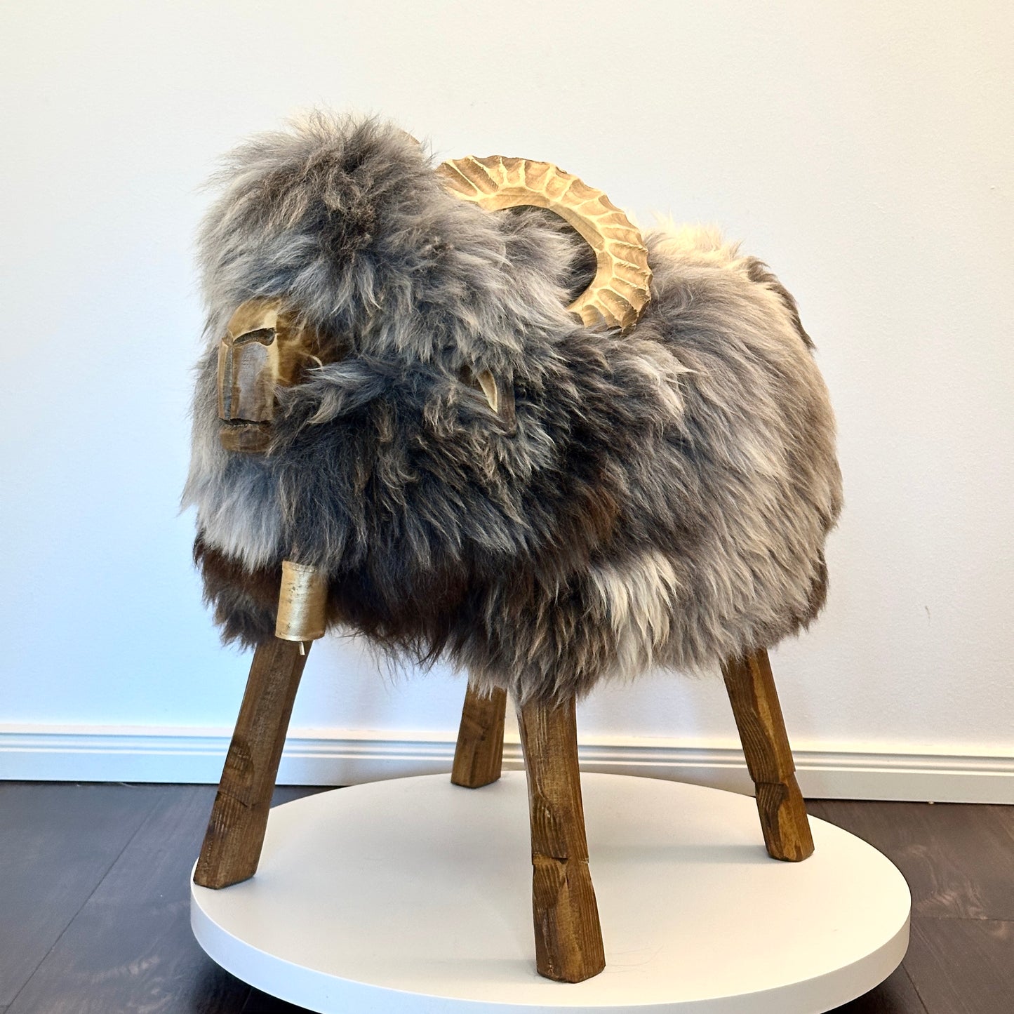 absolutt unikt stykke | Sauekrakk Mouflon Maurice | Designer stol