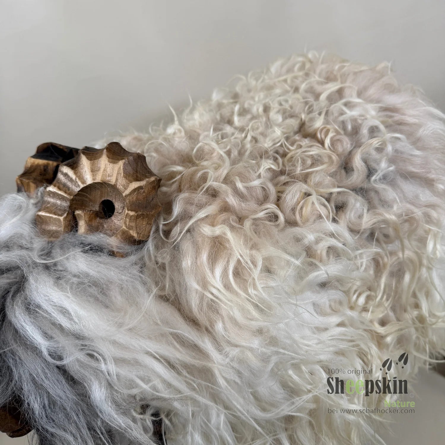 absolutes Einzelstück Schafhocker Bua »Athos« Locki limited