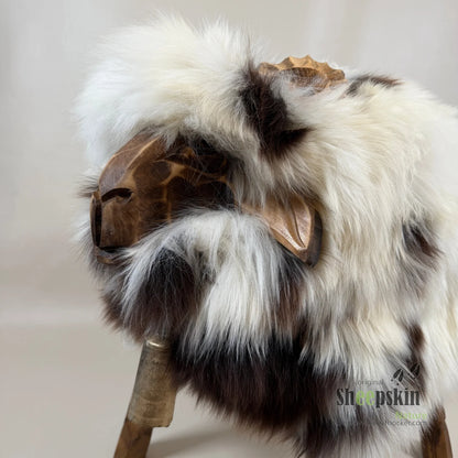 absolutes Einzelstück Schafhocker Bua »Lennart« Designer