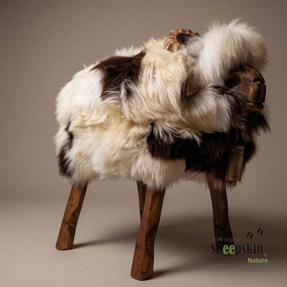 absolutes Einzelstück Schafhocker Bua »Lennart« Designer