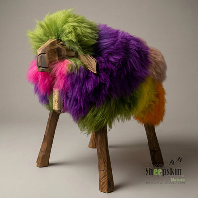absolutes Einzelstück Schafhocker Madl »Rainbow« Designer