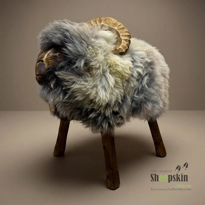 absolutes Einzelstück Schafhocker Mufflon »Greygor«