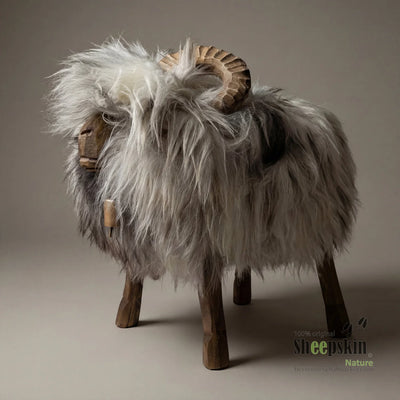 absolutes Einzelstück Schafhocker Mufflon »Richie« Designer