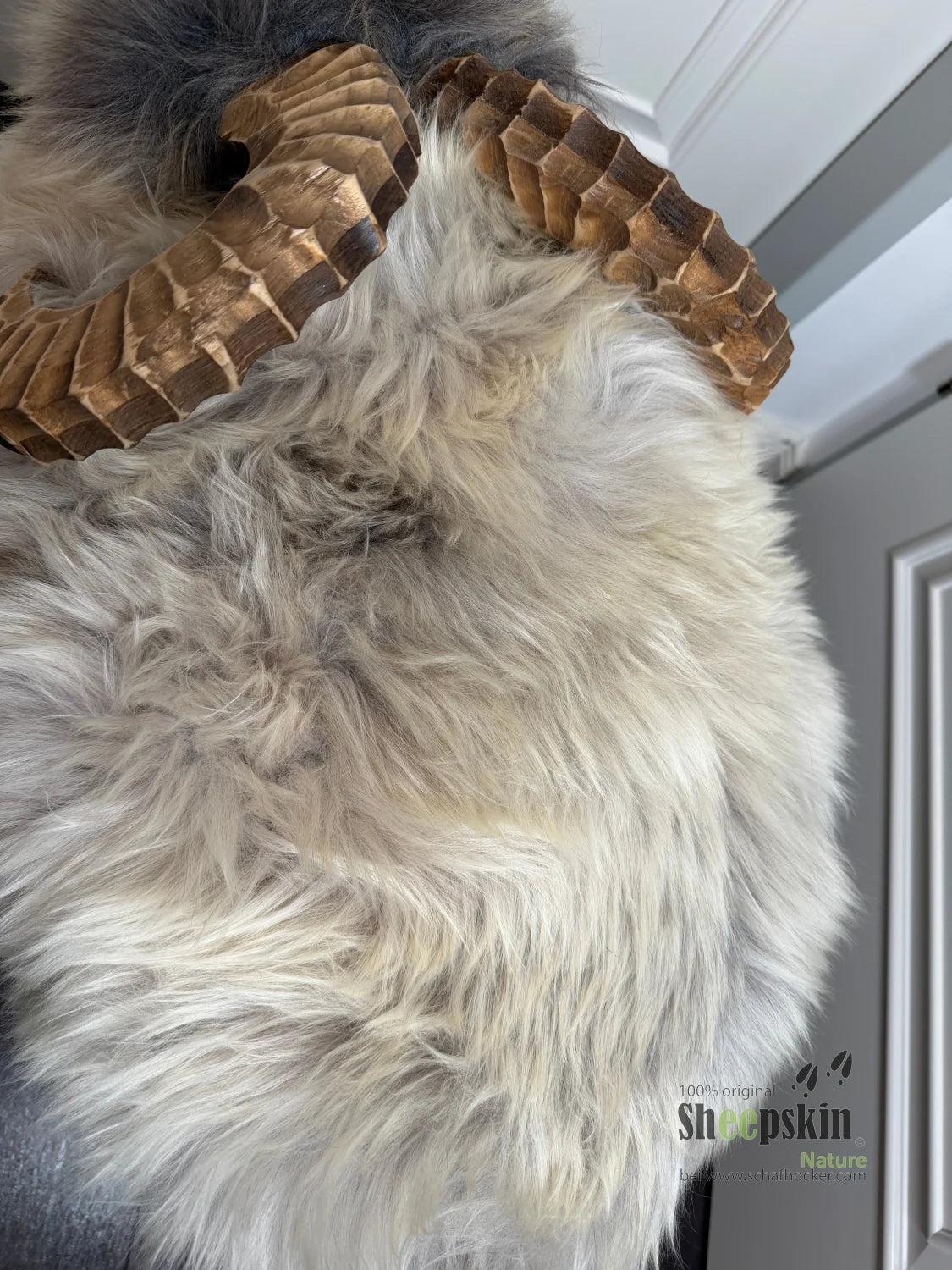 absolutes Einzelstück Schafhocker Mufflon »Richie der