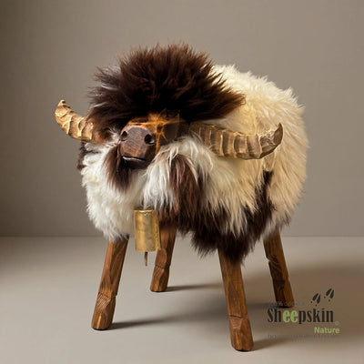 absolutes Einzelstück Schafhocker Stier »Milo« Designer