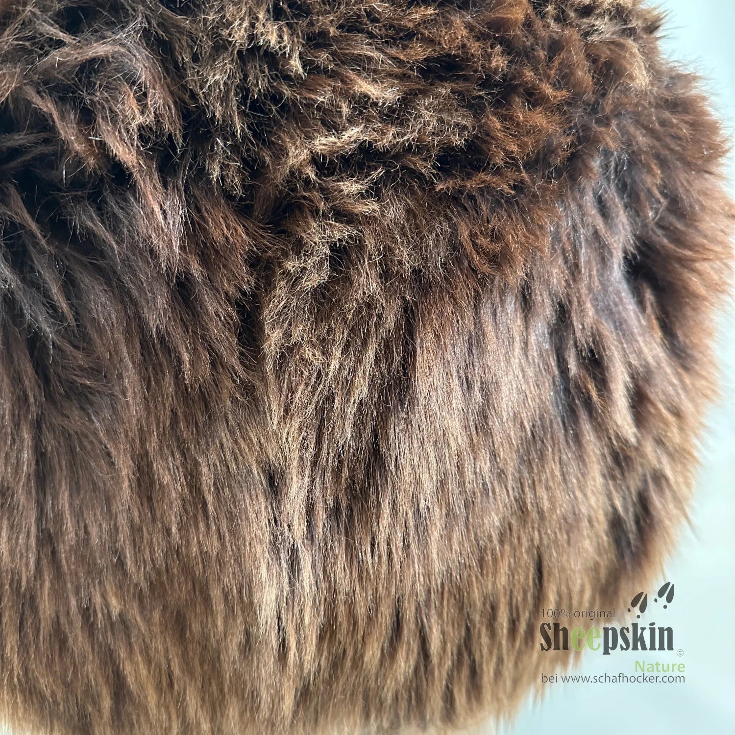 Chalet Schaffell Fellhocker Barhocker rund ’braunbärbraun’