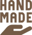 Ein einfaches braunes Logo mit dem Text ‚HAND MADE‘ über einer Silhouette einer offenen Hand.