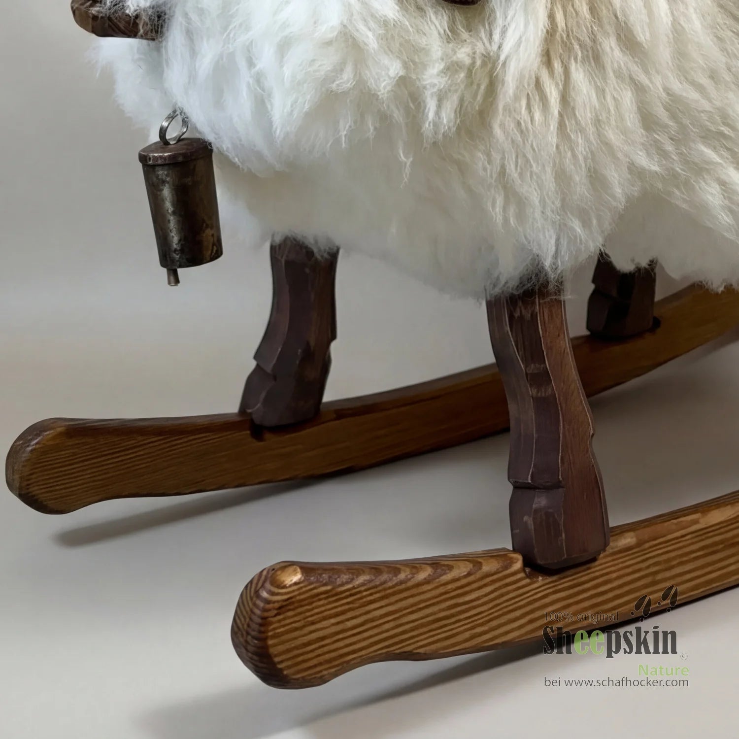 »Ernie« das Schaukelschaf Widder Schaukelpferd eisbärweiß