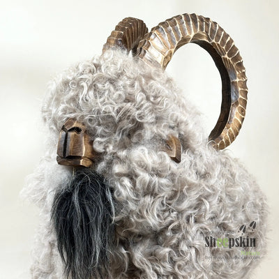 Premium Design Tierhocker ➤ Schafhocker absolutes