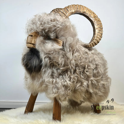 Premium Design Tierhocker ➤ Schafhocker absolutes