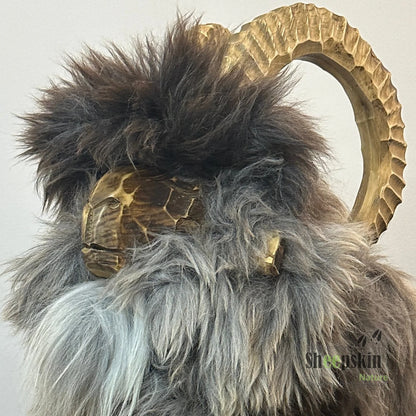 Premium Design Tierhocker ➤ Schafhocker 𓃵 Rocky der Steinbock grau schwarz limited Schafhocker Steinbock