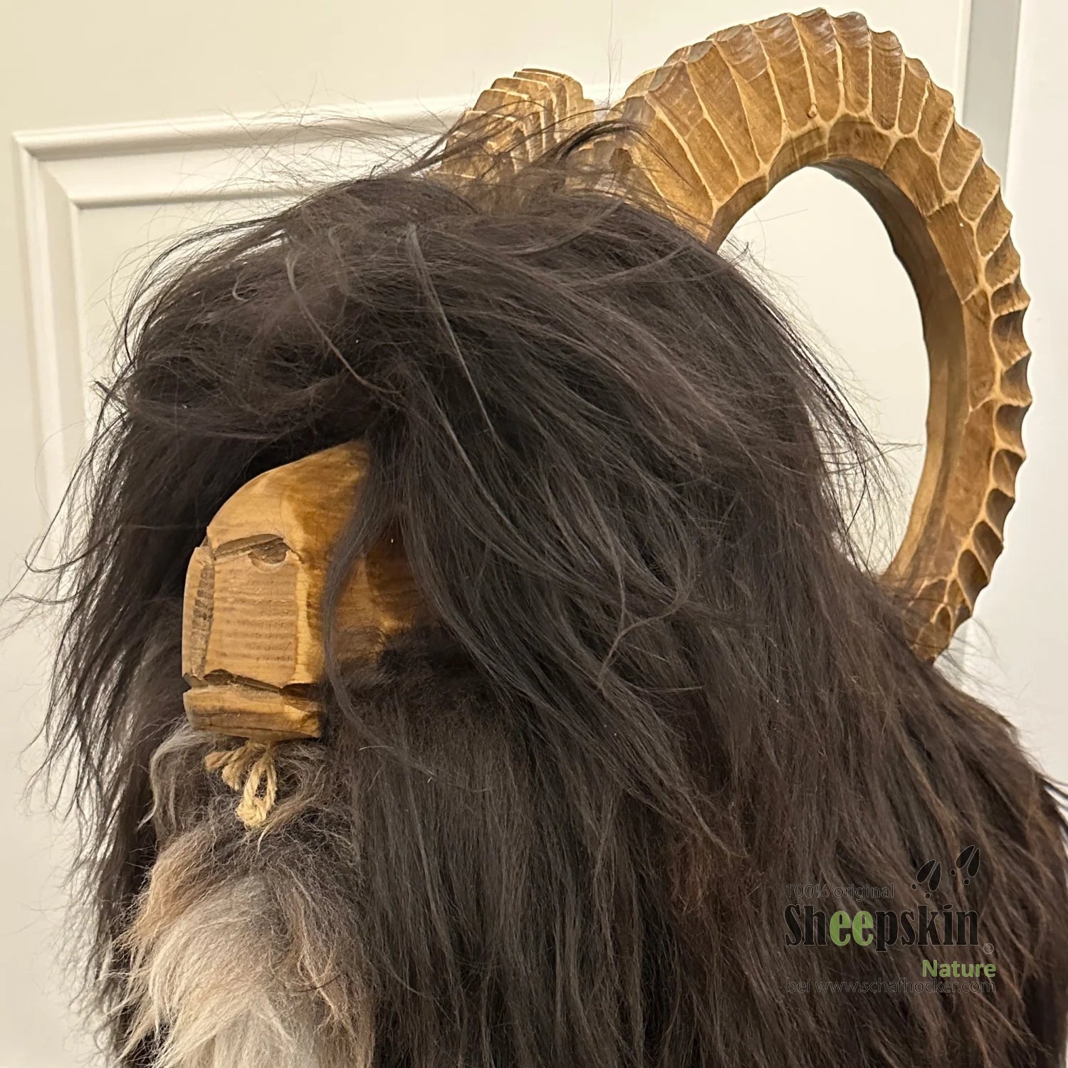 Premium Design Tierhocker ➤ Schafhocker 𓃵 Rocky der Steinbock schwarz grau Schafhocker Steinbock