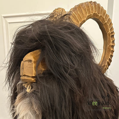 Premium Design Tierhocker ➤ Schafhocker 𓃵 Rocky der Steinbock schwarz grau Schafhocker Steinbock