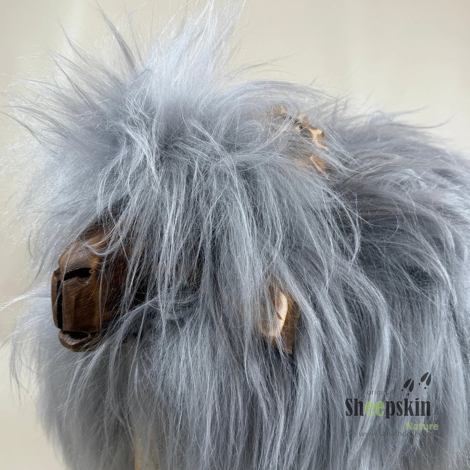 Premium Schafhocker Hubi der zornige Bua silbergrau Hocker