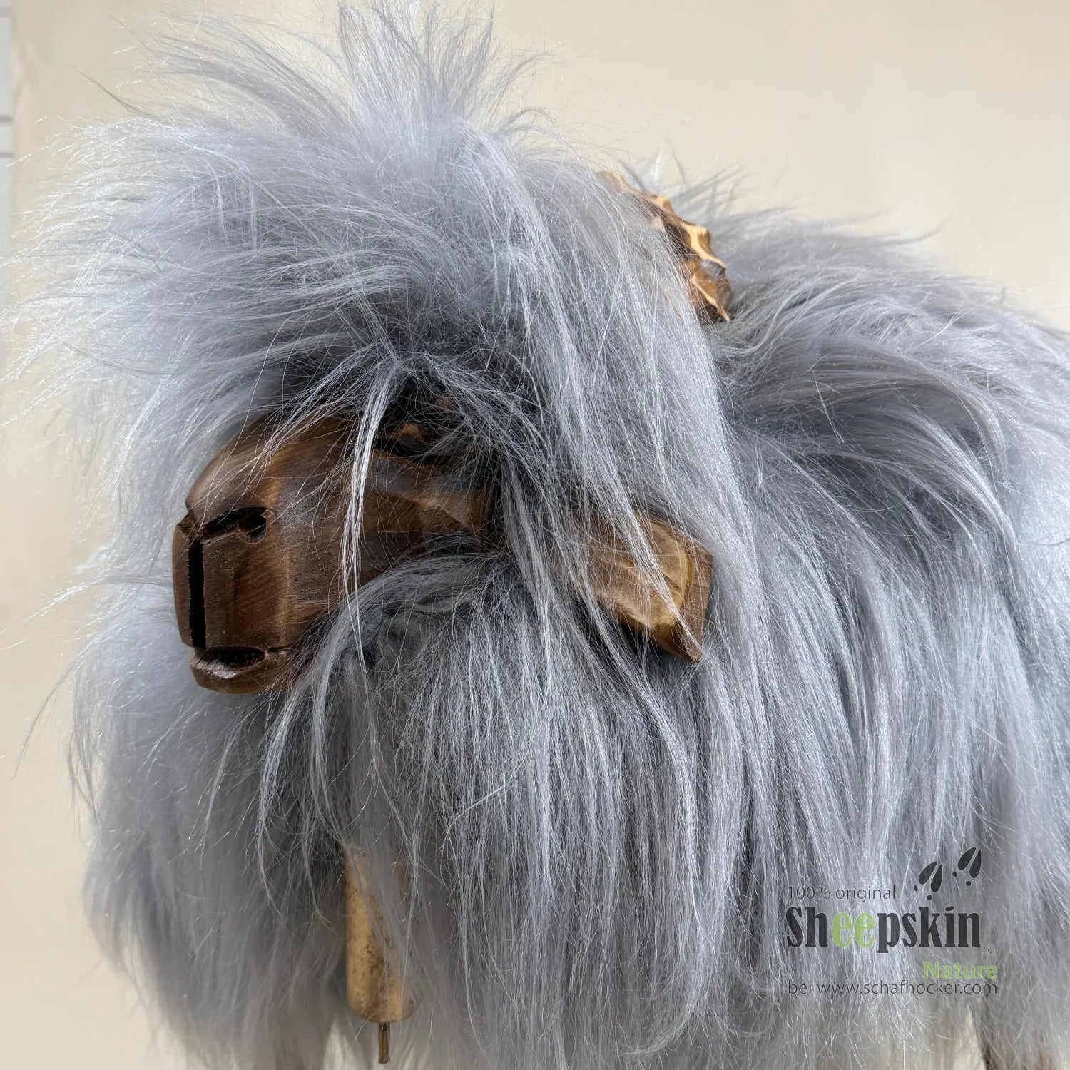 Premium Schafhocker Hubi der zornige Bua silbergrau Hocker