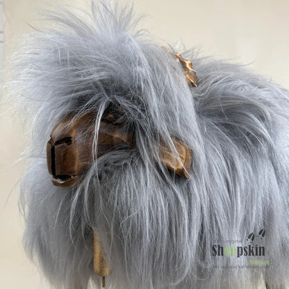 Premium Schafhocker Hubi der zornige Bua silbergrau Hocker