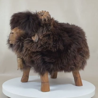 Premium Design Tierhocker Schafhocker Kinder »Maxl« der wilde Bua braun