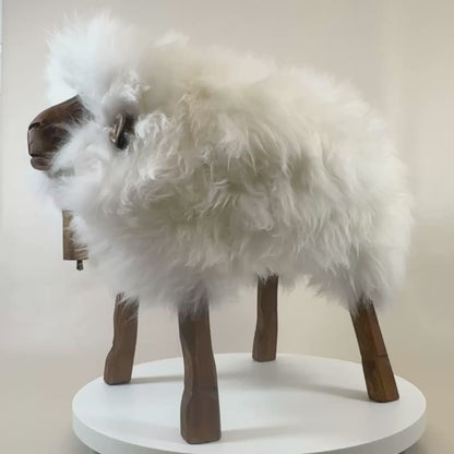 Premium Schafhocker »Helga« das freche Madl Eisbär weiß