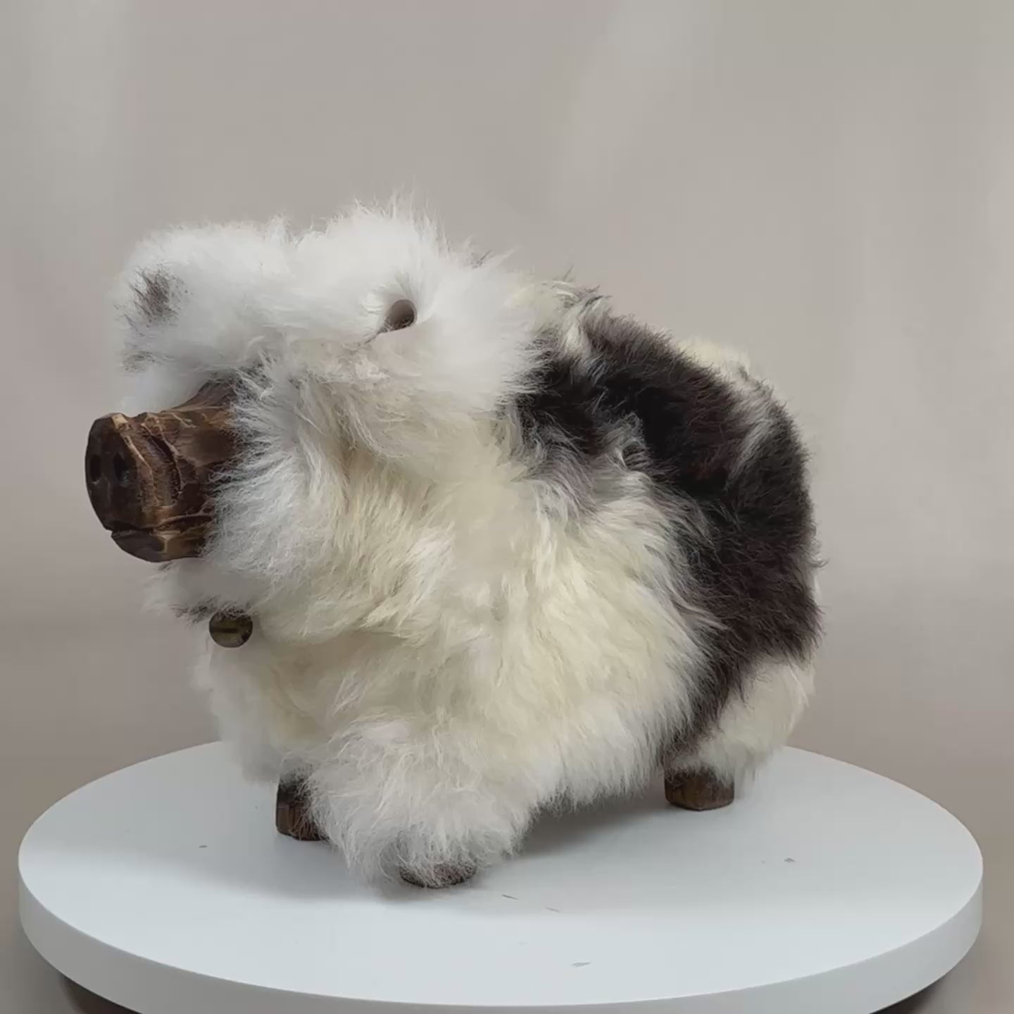 Video laden: Premium Design Tierhocker Kinderhocker »Grunzi« das süße Schwein&quot; limited