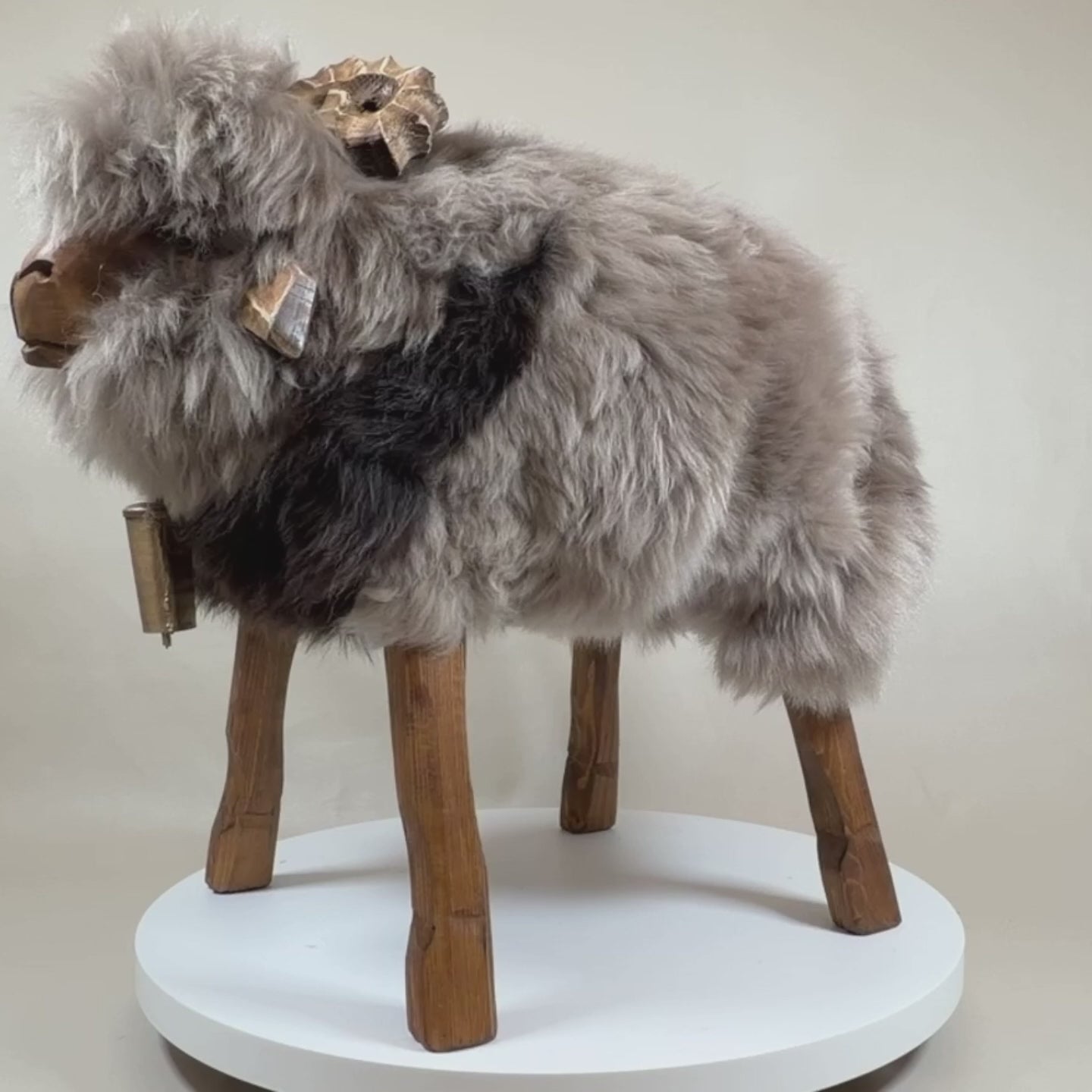 Schafhocker absolutes Einzelstück Bua »Malik« sandy braun Widder