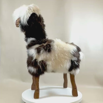 Designer Schafhocker limited Alpaka »Paco« Hocker Tierhocker