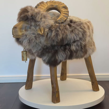 pièce unique absolue | Tabouret mouton Mouflon Gordon | Tabouret design tabouret animal mouton