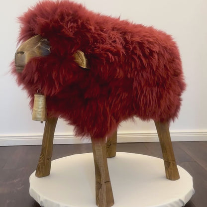 Taburete de oveja "Charlotte la chica gallarda" taburete rojo vino taburete de diseño animal oveja