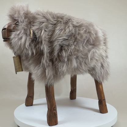 Premium Tierhocker Schafhocker »Luisa« das wandelbare Madl sandy
