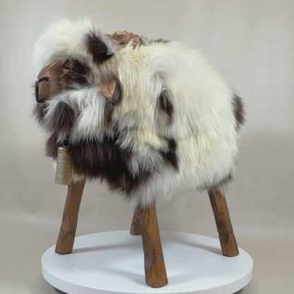 absolutes Einzelstück Schafhocker Bua »Lennart« Designer Tierhocker