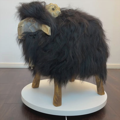 Tabouret mouton ➳ Arno le Bua sauvage ➳ tabouret marron noir tabouret animal design bélier
