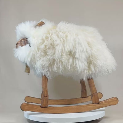 Fårestol “Erich” det gyngende får isbjørn hvid til voksne