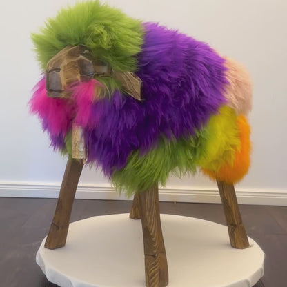 pièce unique absolue | Tabouret de mouton Madl Rainbow| Tabouret design tabouret animal mouton