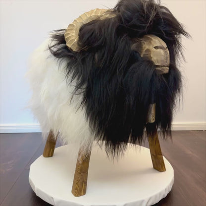 helt unikt stykke | Fårestol Mouflon Peppi | Designer skammel fåre dyreskammel